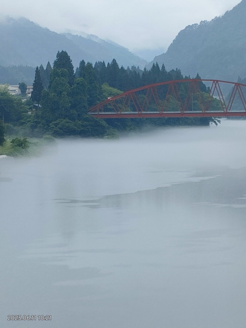 只見川の川霧