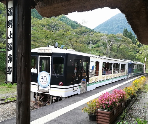 会津鉄道　お座トロ展望列車